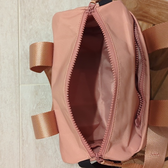 Everlane Crossbody Bag in Peach and Tan - Picture 2 of 6